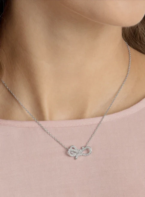 Elegant Bow Pendant Necklace - Image 3