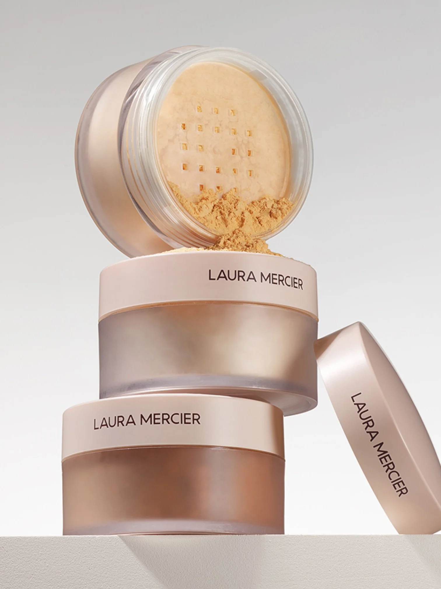 Laura Mercier Ultra Blur Loose Setting Powder - Image 8